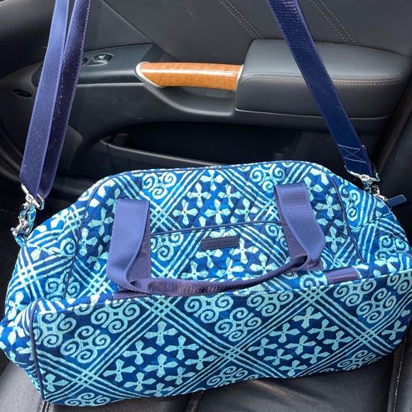 Vera Bradley medium duffle bag - Picture 4 of 12
